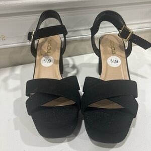 Soda Black Crisscross Platform Ankle-Strap Sandals